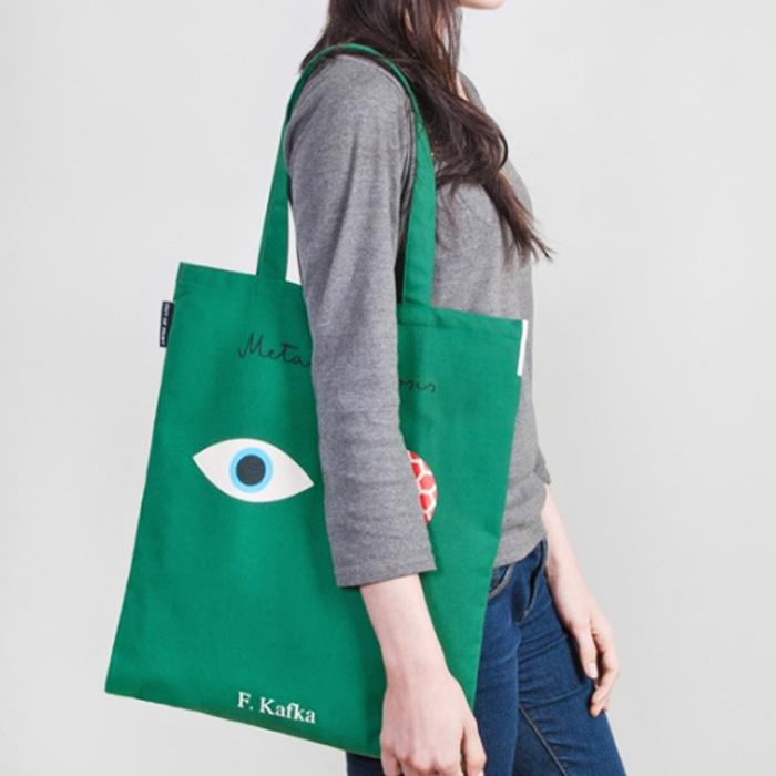 アウトオブプリント トートバッグ フランツ・カフカ 変身 城