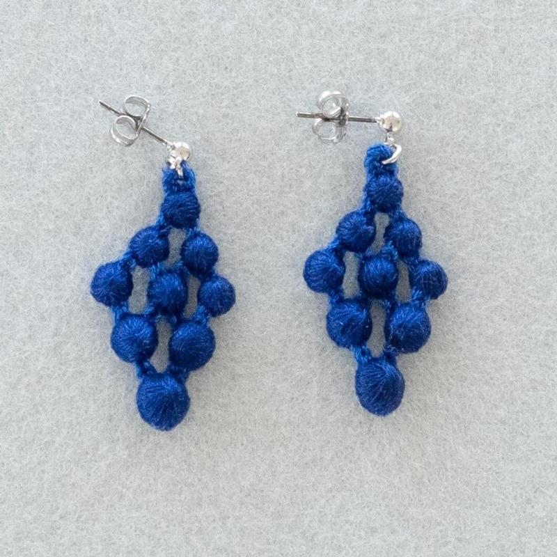 OOO トリプルオゥ アーガイルピアス 刺繍 糸