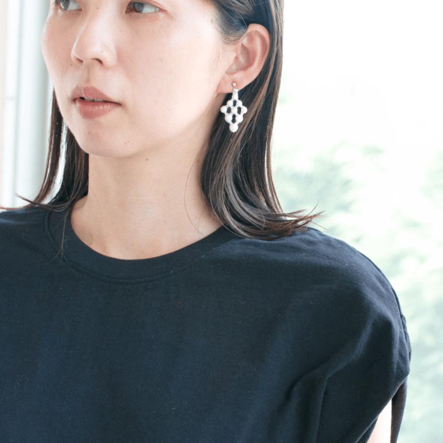 OOO トリプルオゥ アーガイルピアス 刺繍 糸
