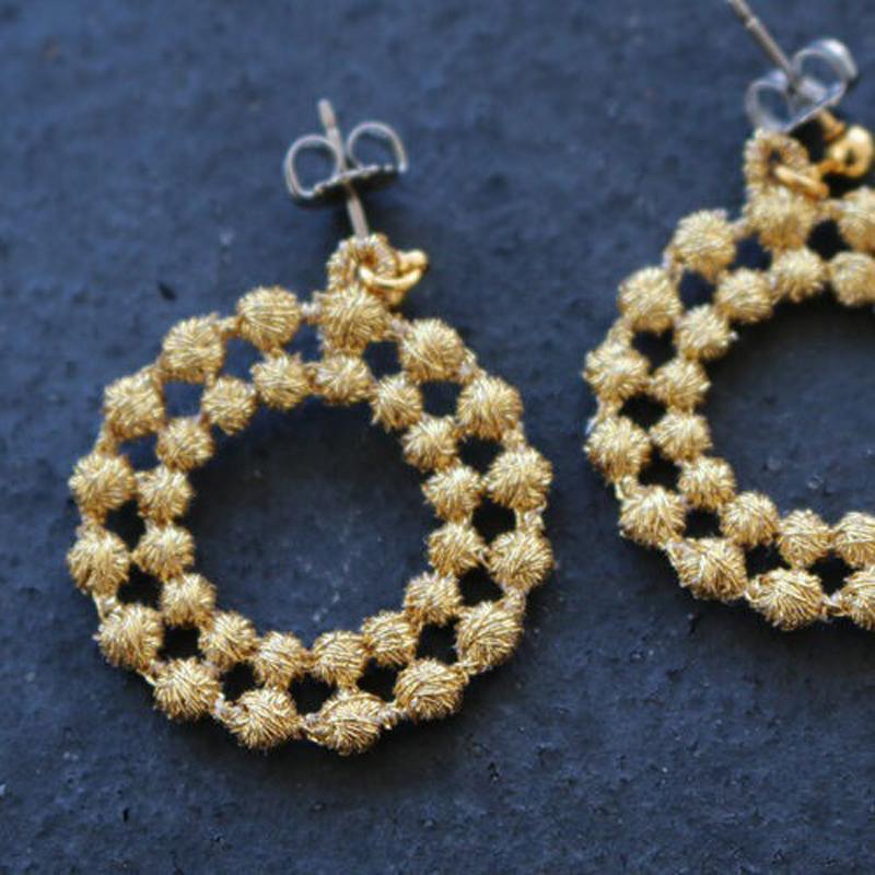 OOO トリプルオゥ ドイリーピアス 刺繍 糸