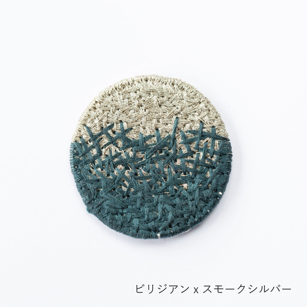 OOO トリプルオゥ グラデーションブローチ 刺繍 糸