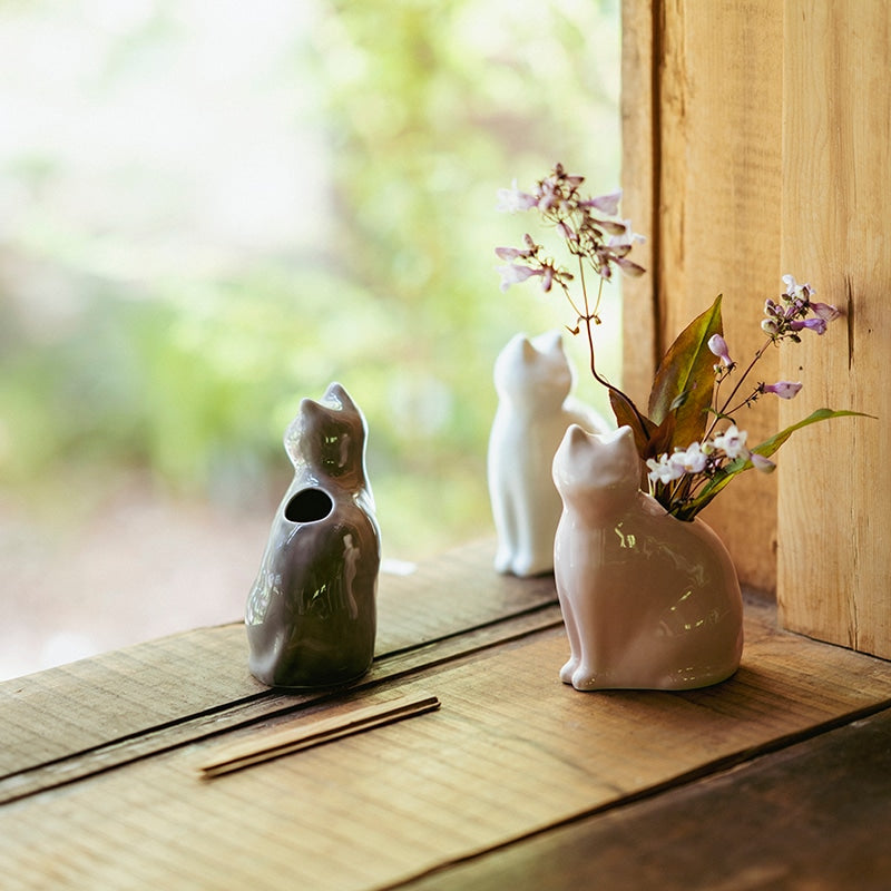 アマブロ　ひがしちか「愛編む磁器猫」 フラワーベース　amabro