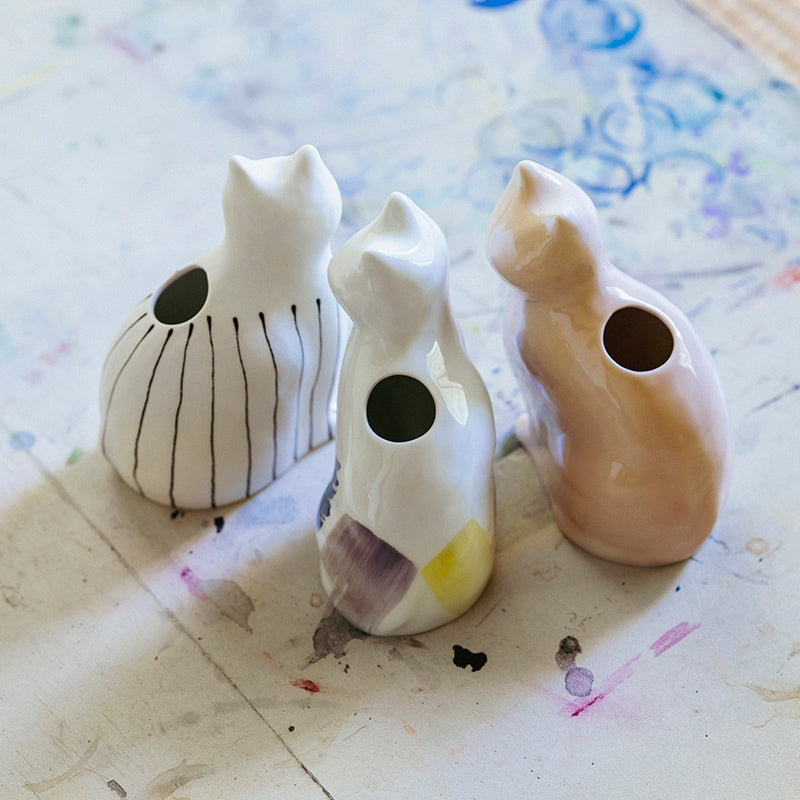 アマブロ　ひがしちか「愛編む磁器猫」 フラワーベース　amabro