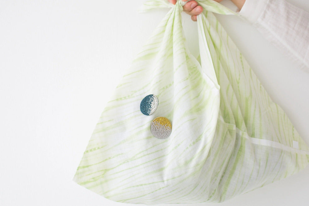 OOO トリプルオゥ グラデーションブローチ 刺繍 糸