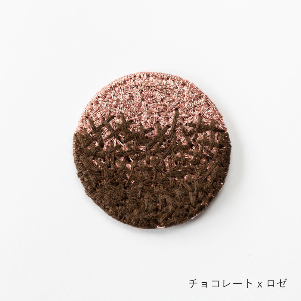 OOO トリプルオゥ グラデーションブローチ 刺繍 糸